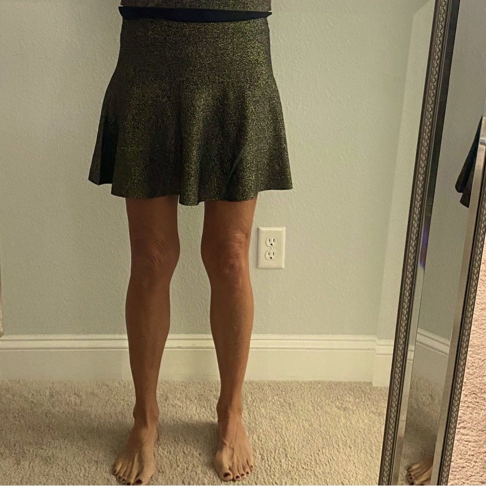 Candies holiday mini skirt. Sz M.black and gold flecks NWT.